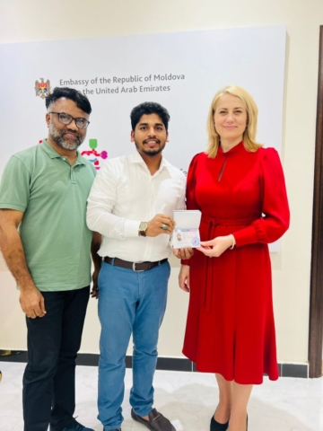 Mr-Mohammed-Ashraf-With-Moldova-Visa-officer-768×1024-640×480